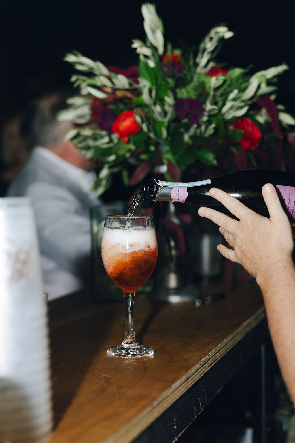 Sommelier-inspired champagne pour